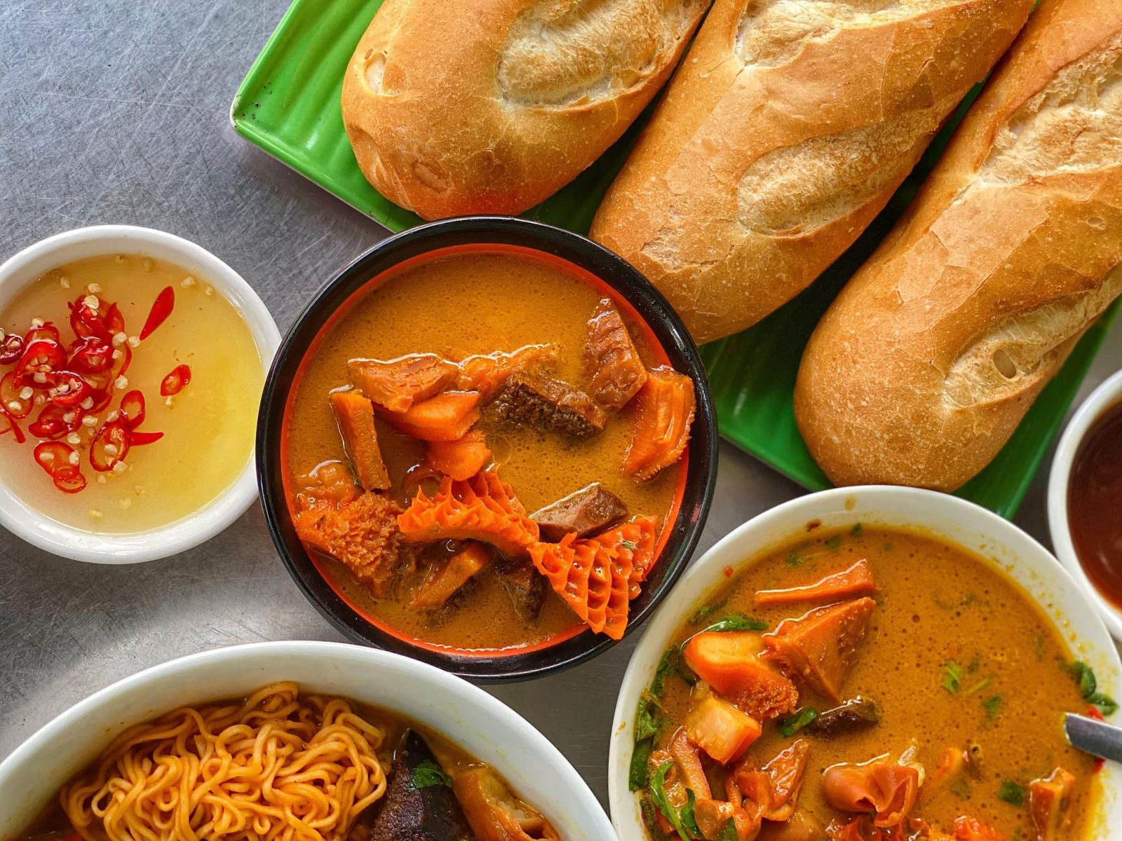 Phá lấu bò ngon với lá mía Phá lấu bò ngon với lá mía